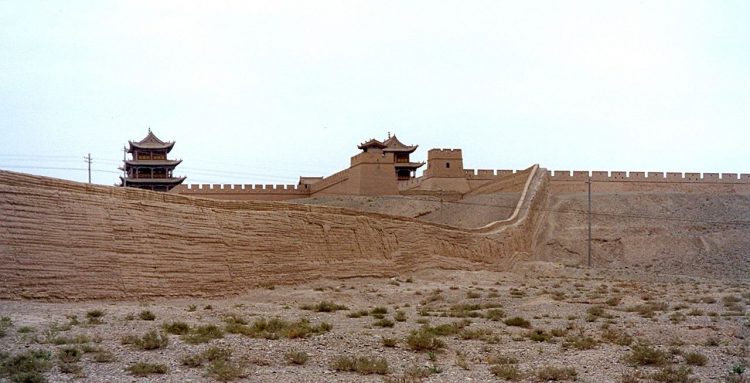 Великая китайская Стена в районе Jiayuguan китайская Стена Jiayuguan