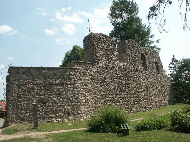 Замок Алуксне Замок Алуксне