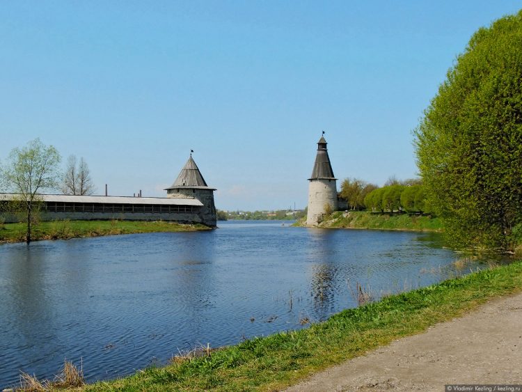 Река Плескава (Пскова) в месте впадения в реку Великая. Автор фото Владимир Кезлинг.